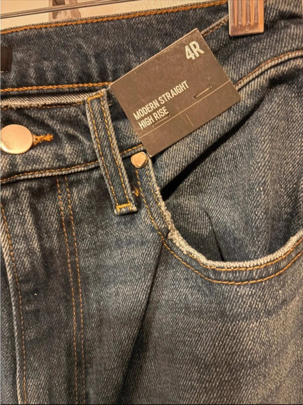 **SOLD**Express modern straight high rise jeans size 4R - Picture 3 of 4